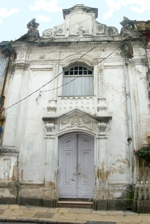 Fig. 1 - Fachada da Capela Pombo