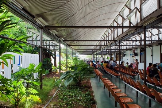 Hospital do Aparelho Locomotor, jardim em área de atendimento, Salvador BA. Arquiteto João Filgueiras Lima, Lelé