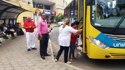 Ponto de ônibus na área central de Viçosa MG