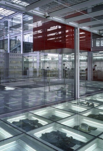 Estação de Corpo de Bombeiros Hiroshima Nishi, Hiroshima, Japão, 2000. Arquiteto Riken Yamamoto