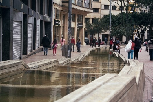 Eje ambiental de la Avenida Jiménez, Bogotá. Arq. Rogelio Salmona, 2001