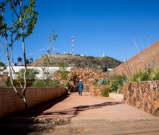 Pátio Fresnos, Nacozari de Garcia, Sonora, México, 2014. Arquiitetos Jorge Ambrosi e Gabriela Etchegaray (autores) / Ambrosi Etchegaray