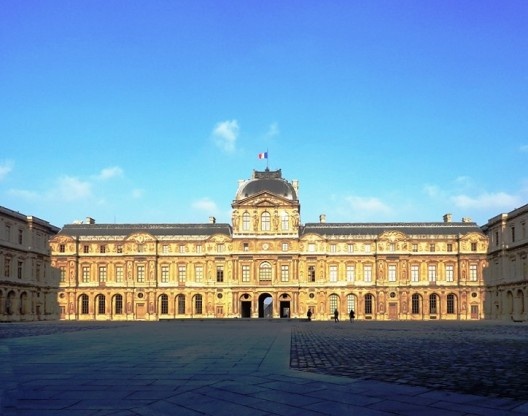 Pátio interno do Museu do Louvre
