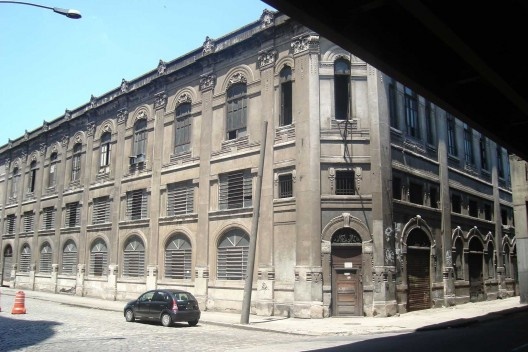 Avenida Rodrigues Alves 303 a 331, antiga sede da Cia. Nacional de Navegação Costeira, imóvel tombado pelo Município