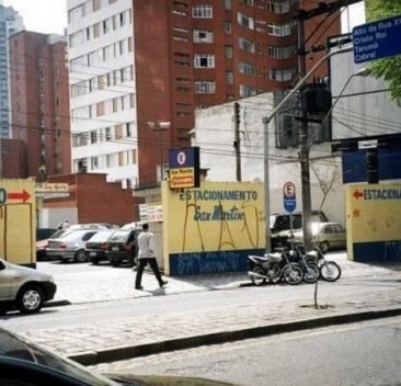 Estacionamento na cidade de Curitiba