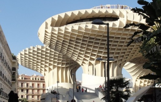 Setas de Sevilha, praça elevada e intenso uso