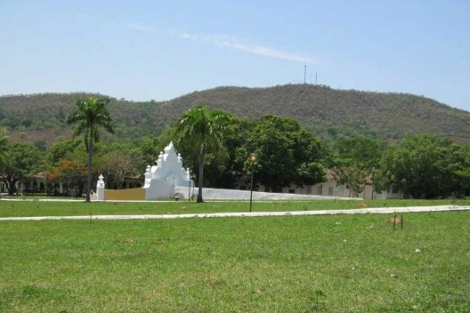 Chafariz de Cauda, vista posterior, destacando a cauda