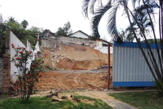 Corte de morro na rua Araguaia, Freguesia, Rio de Janeiro