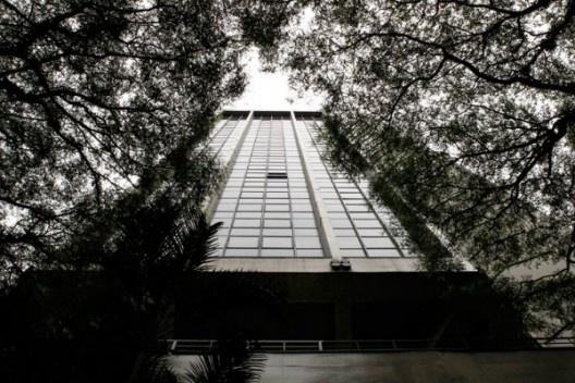 Edifício Asahi (Banco de Tokyo), Avenida Paulista, São Paulo. Arquiteto Paulo Casé, 1972