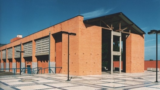 Sesc Nova Iguaçu, Rio de Janeiro, 1985-1992, vencedor de concurso nacional de arquitetura. Arquitetos Hector Vigliecca e Bruno Padovano