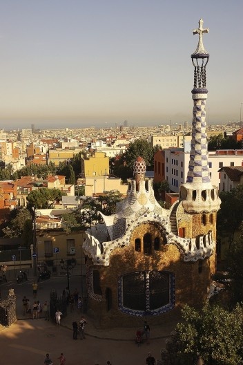 Parque Güell, pavilhão de acesso, Barcelona, Espanha, 1914. Arquiteto Antoni Gaudi