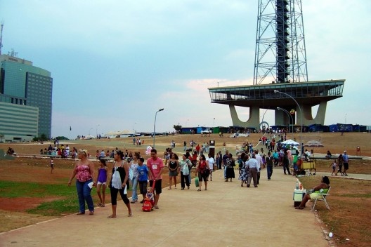 Feira da Torre. Vista na direção do topo da colina, antes da remoção da feira