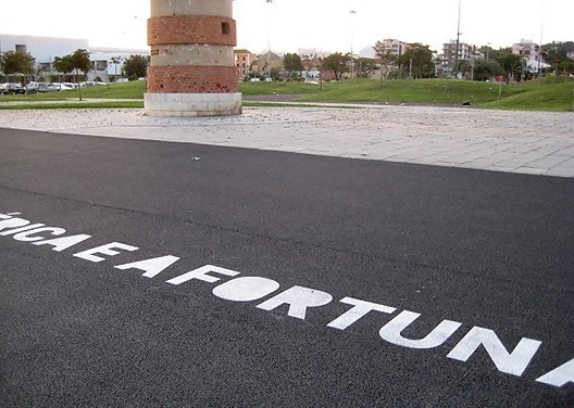 Arte pública no plano horizontal: ciclovia