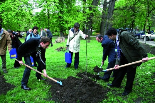 Na conferência final os participantes tiveram a oportunidade de participar de visitas guiadas aos espaços verdes de Sofia, bem como de plantar árvores em um parque, como um sinal de confiança no futuro