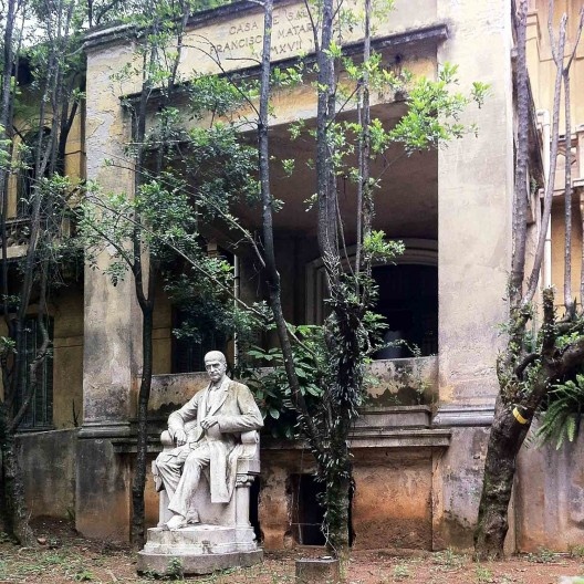 Hospital Matarazzo, escultura do fundador Francisco Matarazzo, São Paulo, início do século 20, arquiteto italiano Giulio Micheli