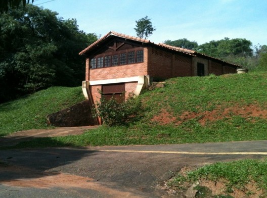 Edifício sem utilização no Parque Ecológico