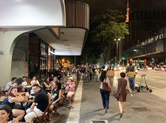 Avenida Paulista – térreo do edifício Barão de Christina