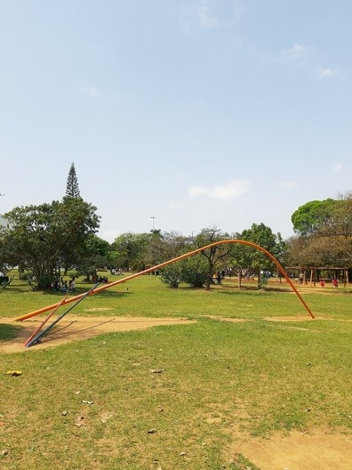 Parque Raul Seixas, fotos dos remanescentes dos brinquedos de Elvira de Almeida, Itaquera, São Paulo SP Brasil