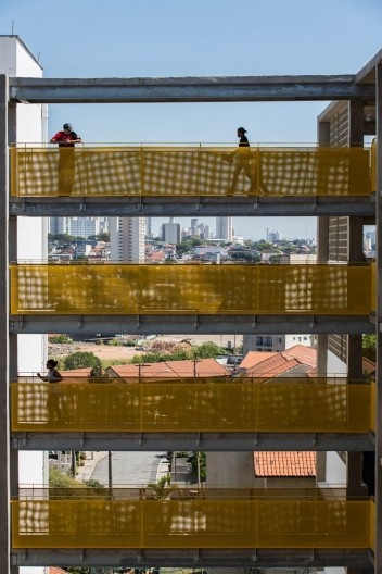 Residencial Corruíras, passarelas em estrutura metálica. Marcos Boldarini, Lucas Nobre e Renato Bomfim