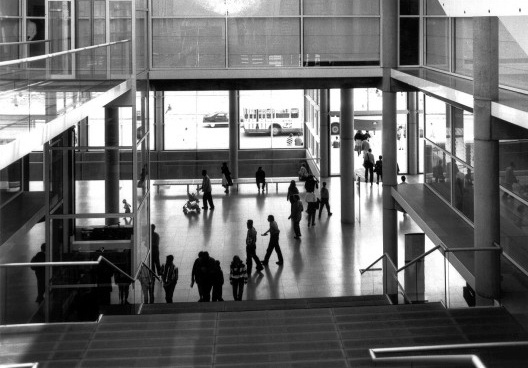 Médiathèque de Nimes, vazio da escada interior