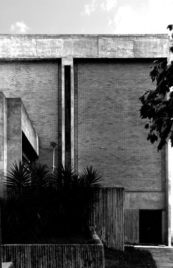 Detalhe dos de seções “U” e “L” nas fachadas, Edgar Sirangelo do Valle, Sergio Luiz Matte & Armando Gonzalez