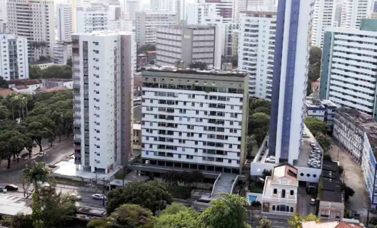 Edifício Villa Cristina inserido no contexto urbano
