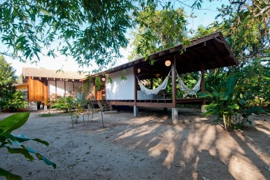 Casa nº 6, Praia de Itamambuca, Ubatuba. Arquiteto Eduardo Martins de Mello, 2008