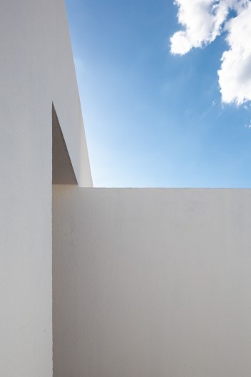 Casas + Edifício Misto MBV2, Sobral CE Brasil, 2020. Arquitetos Bruno Braga, Bruno Perdigão, Igor Ribeiro e Luiz Cattony / Rede Arquitetos