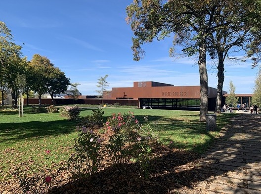 Museu Soulages, vista a partir do Jardim Foirail, França, 2014. RCR Arquitectes