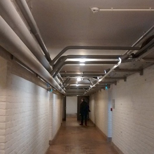 Villa Cavrois, corredor de serviços no subsolo, Roubaix, França. Arquiteto Mallet-Stevens