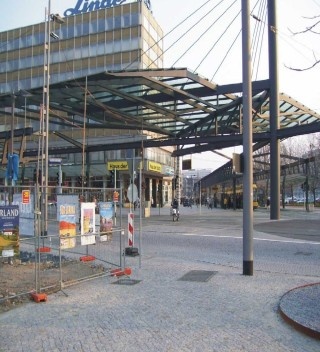 Metrô de superfície na cidade de Dresden, Alemanha