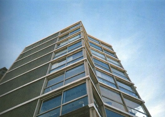 Luis García Pardo e Adolfo Sommer Smith, Edifício El Pilar, Montevidéu, 1957