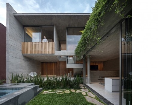 Casa Floresta, Belo Horizonte MG Brasil, 2021. Arquitetos Zargos Rodrigues, Rodrigo Pereira, Frederico Rodrigues, Carla Deltreggia, Ika Okamoto, Letícia Armond, Nathalia Melo e Laís Parreiras (autores) / Estúdio Zargos