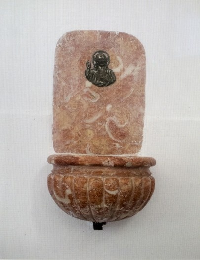 Igreja Nossa Senhora da Conceição, pia de mármore de lioz avermelhado, Guarapari