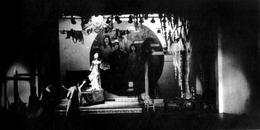 Os Inimigos. Autor: Máximo Gorki. Direção: José Celso Martinez Corrêa. Produção: Joe Kantor Produções/Teatro Oficina, 1966. Local: Teatro Brasileiro de Comédia (TBC). Na foto: Célia Helena (Tatiana), Beatriz Segall (Kleopátra)