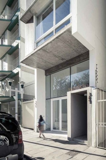 Edifício Península, acesso, Porto Alegre, Brasil, 2013. Arquitetos Cristiano Kunze e Nathalia Cantergiani