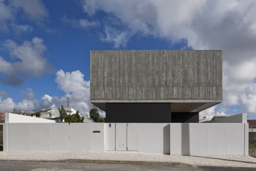 Casa no Juso. Projeto ARX Portugal + Stefano Riva, 2011