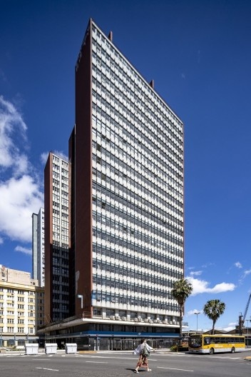 Edifício Ipase, Porto Alegre RS, 1952. Arquitetos Emil Bered, Roberto Felix Veronese e Salomão Kruchin