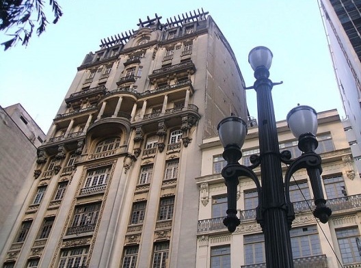 Edifício Sampaio Moreira, construído em 1924, em fotografia atual. Centro de São Paulo