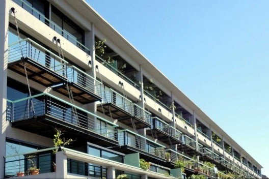 Edificação da margem Oeste do Dique