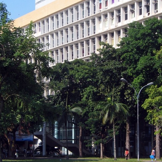 Reitoria da Universidade Federal do Rio de Janeiro, edifício que abriga também a Faculdade de Arquitetura e Urbanismo, uma das melhores do Brasil. Arquiteto Jorge Machado Moreira