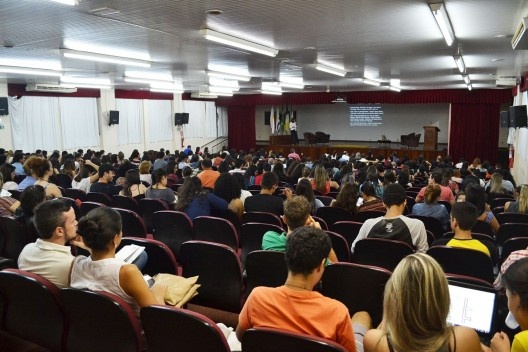 Palestra da Dra Grete Pflueger (UEMA) no Auditório do CEULP/ULBRA