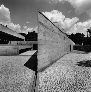 Museu Brasileiro da Escultura – MuBE, São Paulo, 1988. Arquiteto Paulo Mendes da Rocha