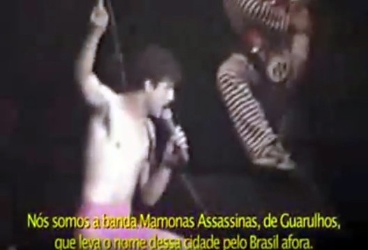 Fotograma do vídeo com discurso de Dinho no “Thomeuzão” em Guarulhos em 1996