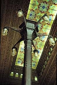 Pavilhão Mourisco. Foto do Vitral e luminária