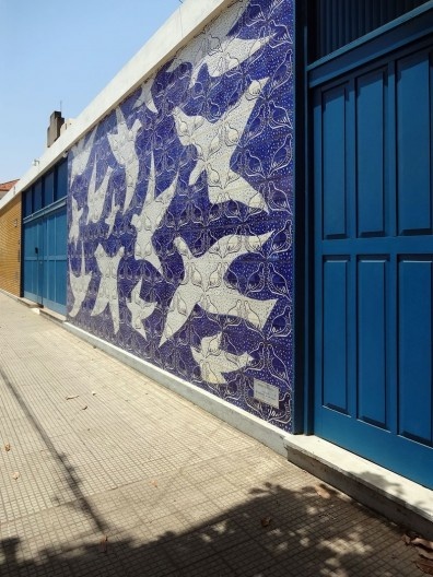 Educandário Don Silvério, Cataguases. Arquiteto Francisco Bolonha, 1954. Painel artístico de Anísio Medeiros