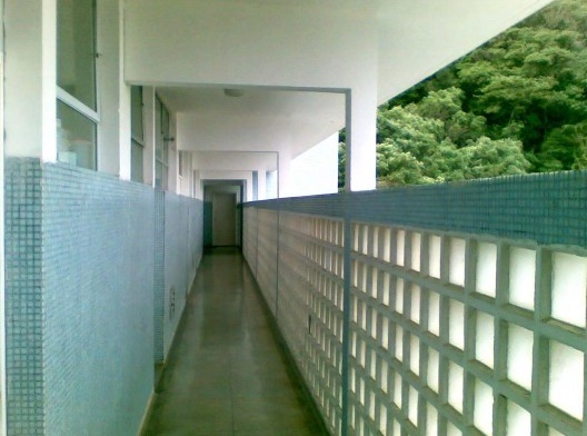 Edifício Caiobá, corredor do pavimento-tipo em 2008