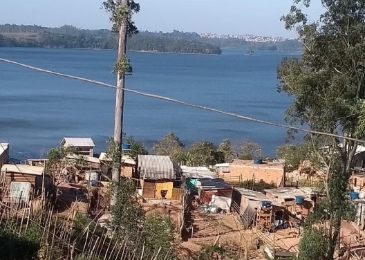 Durante a pandemia Covid-19, Adentrando a comunidade e aos bairros vizinhos para distribuição de alimento e cobertores, visita a assentamentos vizinhos próximo a represa Guarapiranga