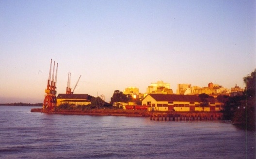 Vista do cais desde o rio