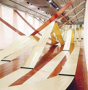 Vista da instalação Elevados, de Ana Holck, no Paço Imperial